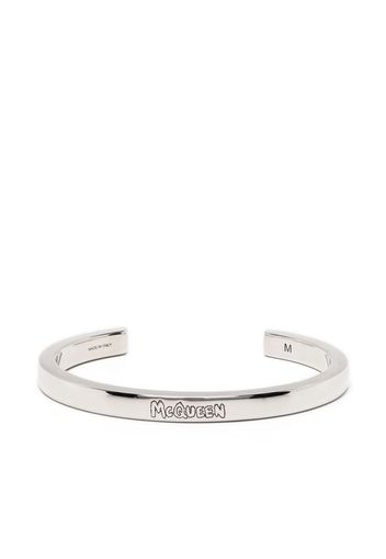 Alexander McQueen engraved-logo cuff bracelet - Silber