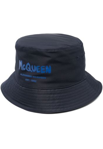 Alexander McQueen logo-print bucket hat - Blau