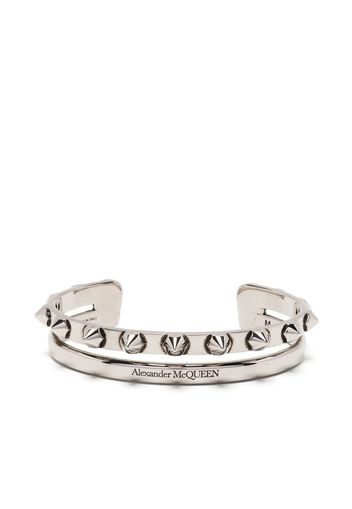 Alexander McQueen skull-stud detail open bracelet - Silber