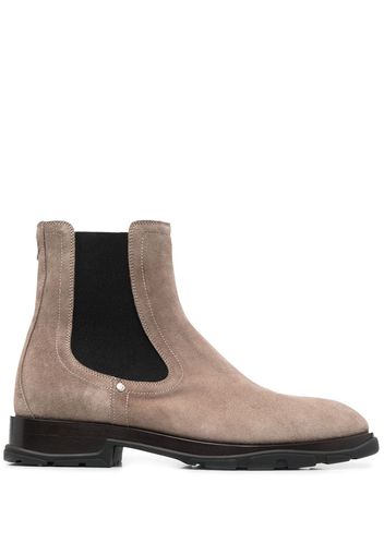 Alexander McQueen suede Chelsea boots - Nude