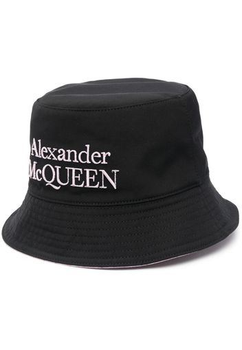 Alexander McQueen embroidered-logo bucket logo - Schwarz