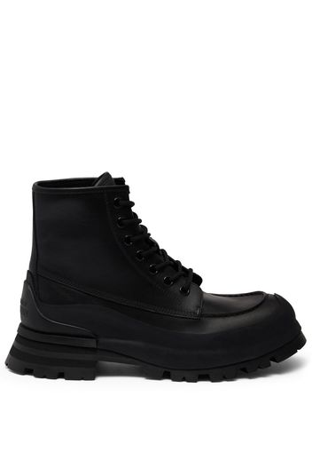 Alexander McQueen logo-embossed leather combat boots - Schwarz