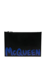 Alexander McQueen Graffiti-print leather clutch bag - Schwarz