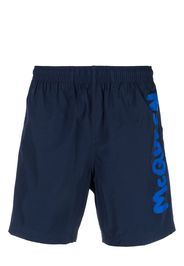 Alexander McQueen logo-print detail swim shorts - Blau