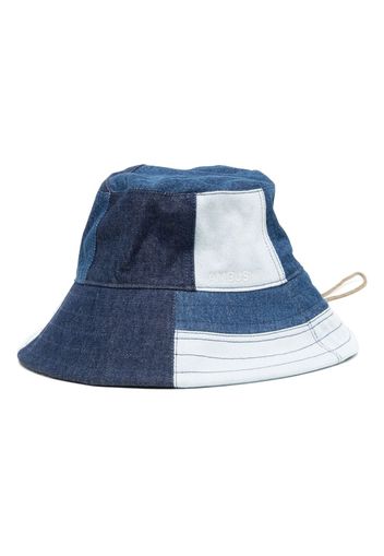 AMBUSH denim patchwork drawstring bucket hat - Blau