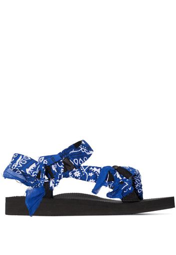 Arizona Love Trekky Sandalen mit Bandana-Print - Blau