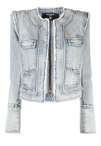 Balmain padded-shoulder frayed denim jacket - Blau