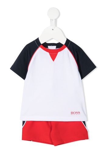 BOSS Kidswear Set aus T-Shirt und Joggingshorts - Weiß