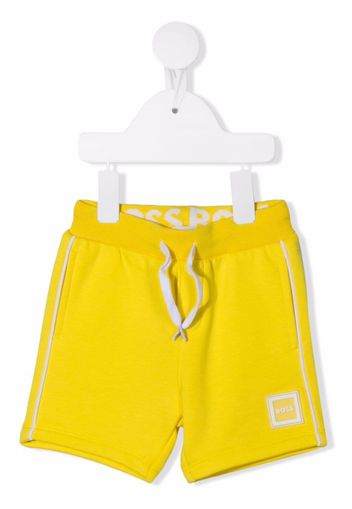 BOSS Kidswear Joggingshorts mit Logo-Patch - Gelb