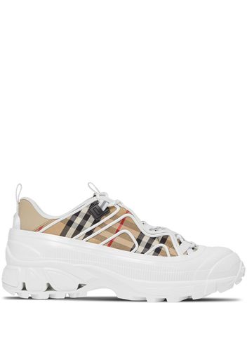 Burberry Sneakers mit Vintage Check - Nude