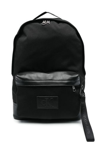 Calvin Klein Jeans logo-patch zip-up backpack - Schwarz