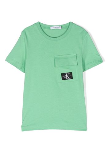 Calvin Klein Kids logo-patch flap-pocket T-shirt - Grün