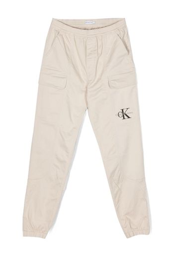 Calvin Klein Kids logo-embroidery cargo pants - Nude