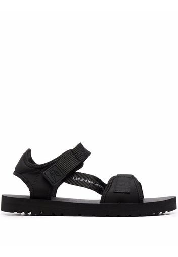 Calvin Klein logo-patch touch-strap sandals - Schwarz