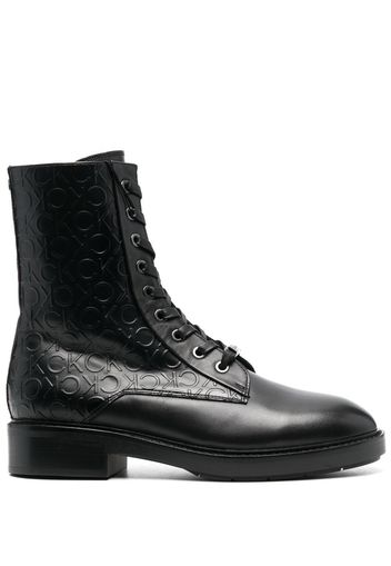 Calvin Klein debossed-monogram combat boots - Schwarz