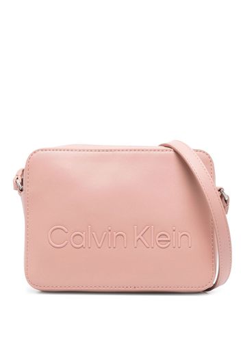 Calvin Klein embossed-logo crossbody bag - Rosa