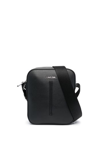 Calvin Klein logo plaque messenger bag - Schwarz