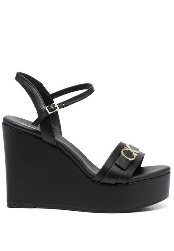 Calvin Klein logo-lettering platform wedge sandals - Schwarz