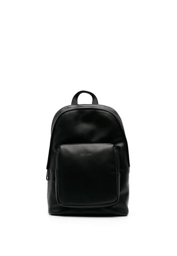 Calvin Klein logo-print zipped backpack - Schwarz