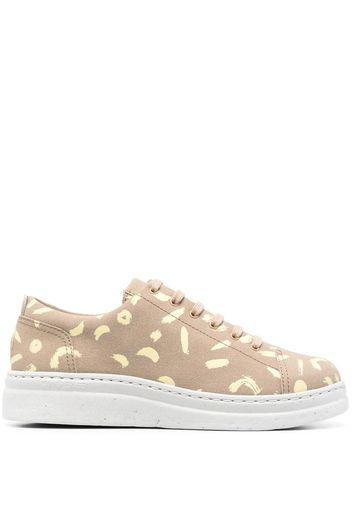 Camper Sneakers mit Muster - Nude