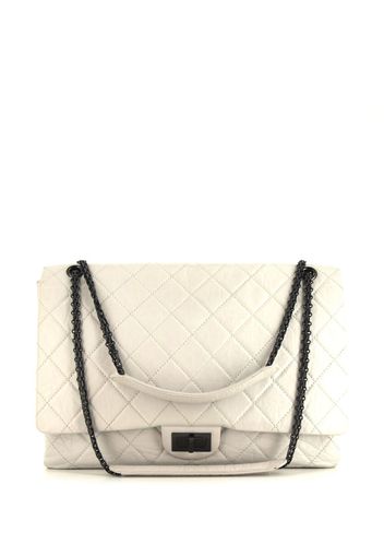 Chanel Pre-Owned Chanel 2.55 handbag in white quilted leather - Weiß