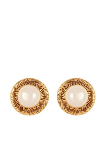 Chanel Pre-Owned 1980s pearl-embellished clip-on earrings - Gold