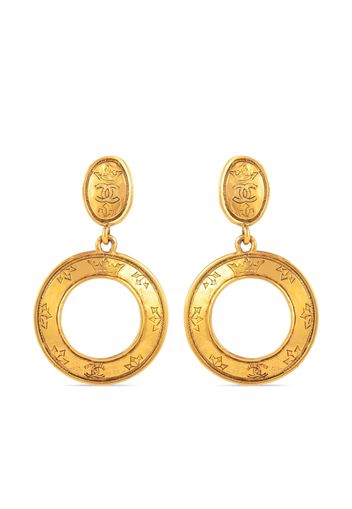 CHANEL Pre-Owned 1987 logo-engraved clip-on earrings - Gold