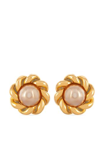 CHANEL Pre-Owned 1980s twist-detail pearl-embellished clip-on earrings - Gold