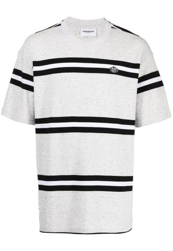 CHOCOOLATE logo-patch stripe-print T-shirt - Grau