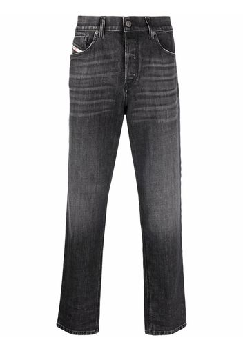 Diesel D-Fining Tapered-Jeans mit Tragefalten - Schwarz