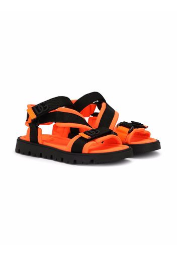 Dolce & Gabbana Kids Flache Sandalen mit Klettverschluss - Orange