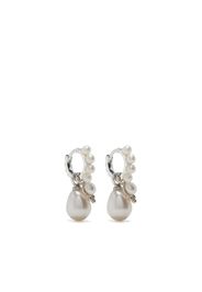 DOWER AND HALL timeless pearl hoop earrings - Silber