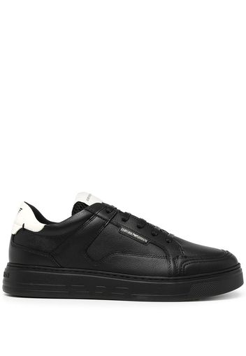 Emporio Armani logo-print low-top sneakers - Schwarz