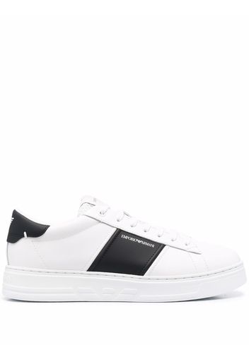 Emporio Armani logo-stripe low-top sneakers - Weiß