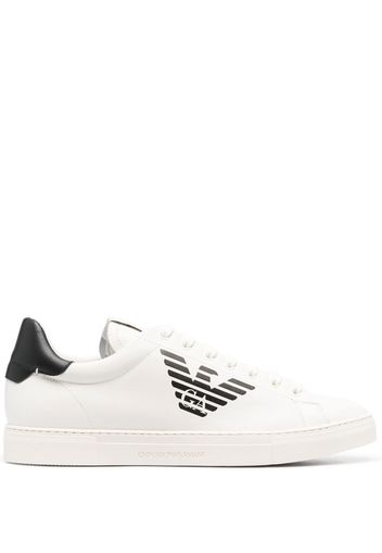 Emporio Armani lace-up logo-print sneakers - Weiß