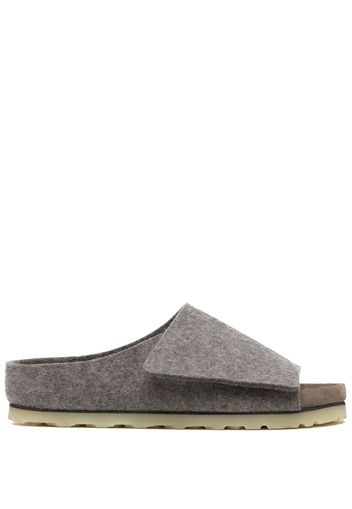 Fear Of God open-toe suede slides - Grau