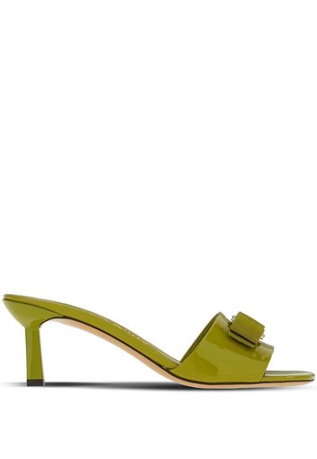 Ferragamo 55mm Vara bow slide mules - Grün