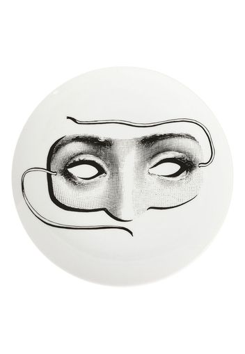 Fornasetti Wandteller mit Masken-Print - Weiß