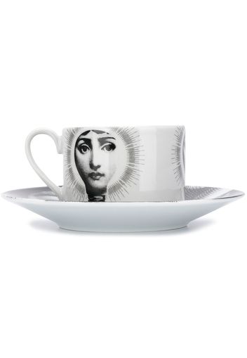 Fornasetti Bemalte Dekotasse mit Untertasse - Weiß