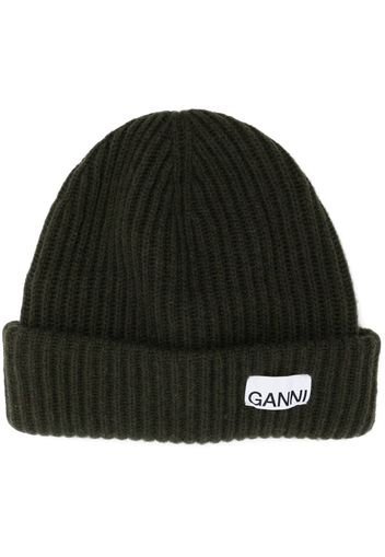 GANNI logo-patch ribbed-knit beanie - Grün