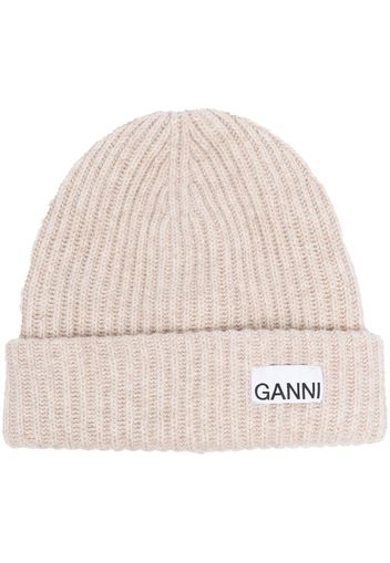 GANNI logo-patch ribbed beanie - Nude