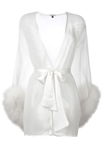 Gilda & Pearl 'Diana' Seidenkimono mit Federn - Weiß