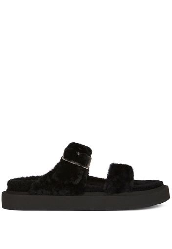 Giuseppe Zanotti Furry buckled sheepskin slides - Schwarz