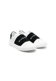 Givenchy Kids embroidered-logo slip-on sneakers - Weiß