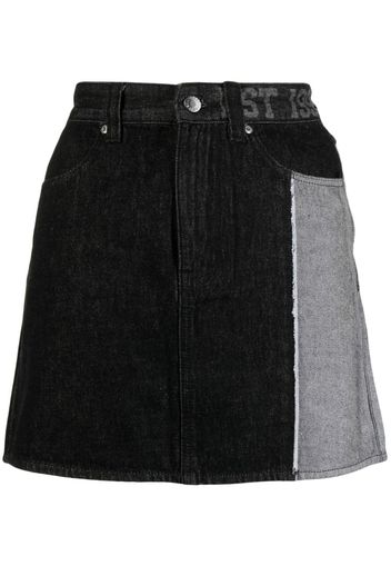 izzue logo-patch denim skirt - Schwarz