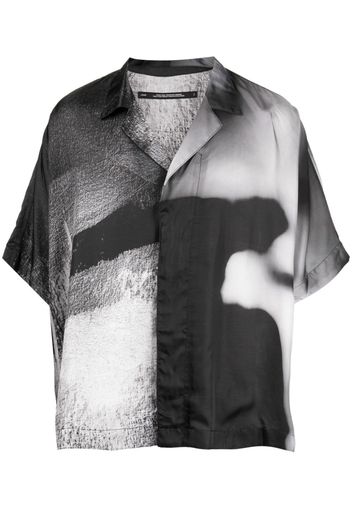 Julius graphic-print short-sleeve shirt - Schwarz