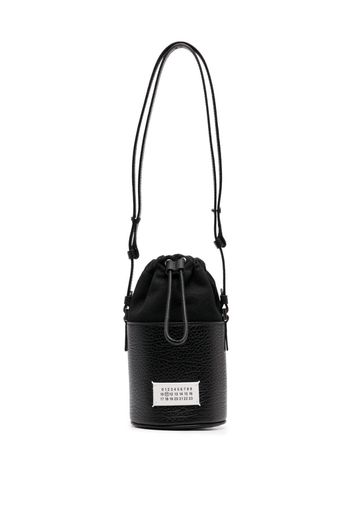 Maison Margiela logo-patch leather bucket bag - Schwarz