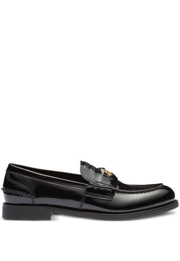 Miu Miu logo-plaque patent-leather loafers - Schwarz