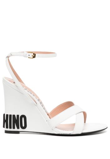 Moschino logo 90mm wedge-heel sandals - Weiß