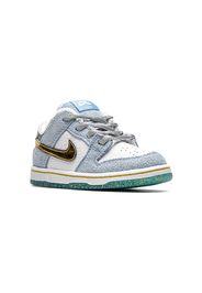 Nike Kids SB Dunk Low Pro QS Sean Cliver - Holiday Special Sneakers - Grau